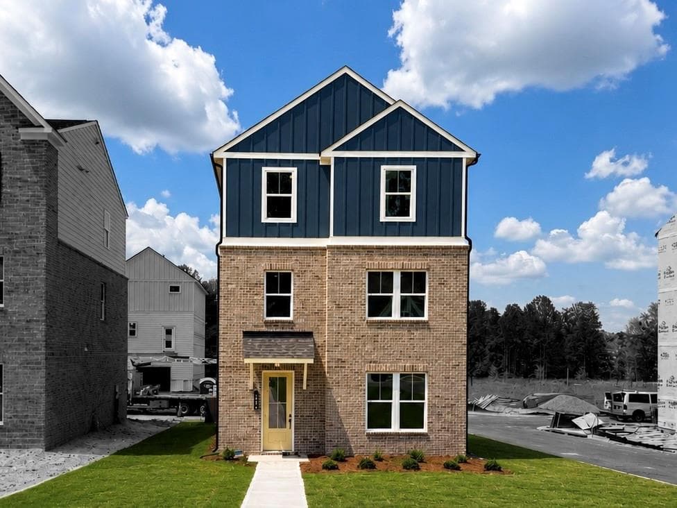 4 bedroom, 4 bathroom, 2,431 sq ft single family residence for rent at 3290 Willow Glade Trail, Lawrenceville, GA 30043 for $2,550 a month — photo 1 of 29