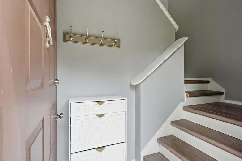 1 bedroom, 1 bathroom, 752 sq ft condominium for sale at 703 Cumberland Court, Smyrna, GA 30080 — photo 2