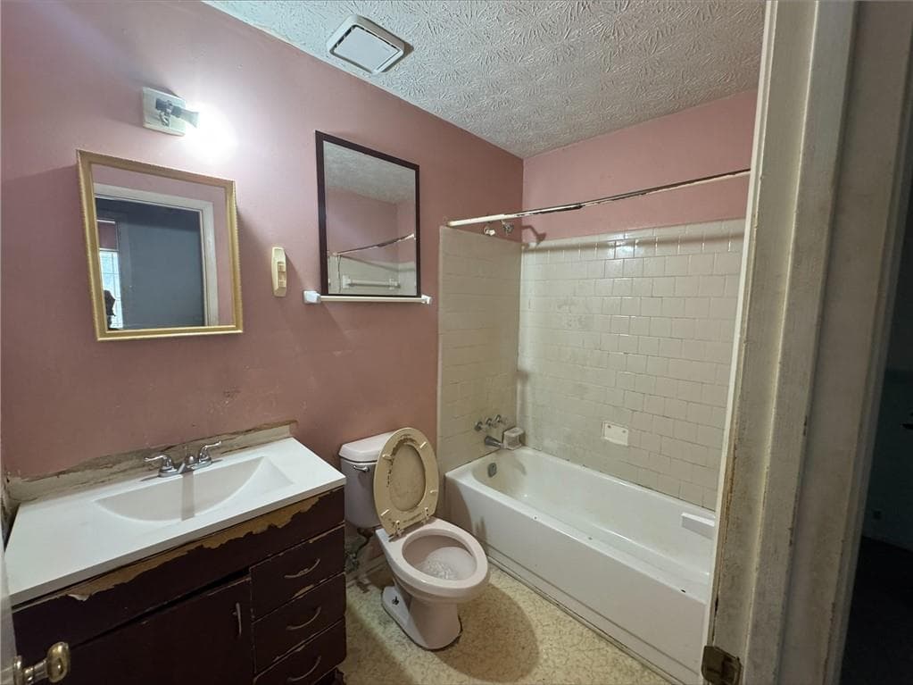 3 bedroom, 3 bathroom, 1,382 sq ft single family residence under contract at 4597 Arborwalk Court, Stone Mountain, GA 30083 — photo 7