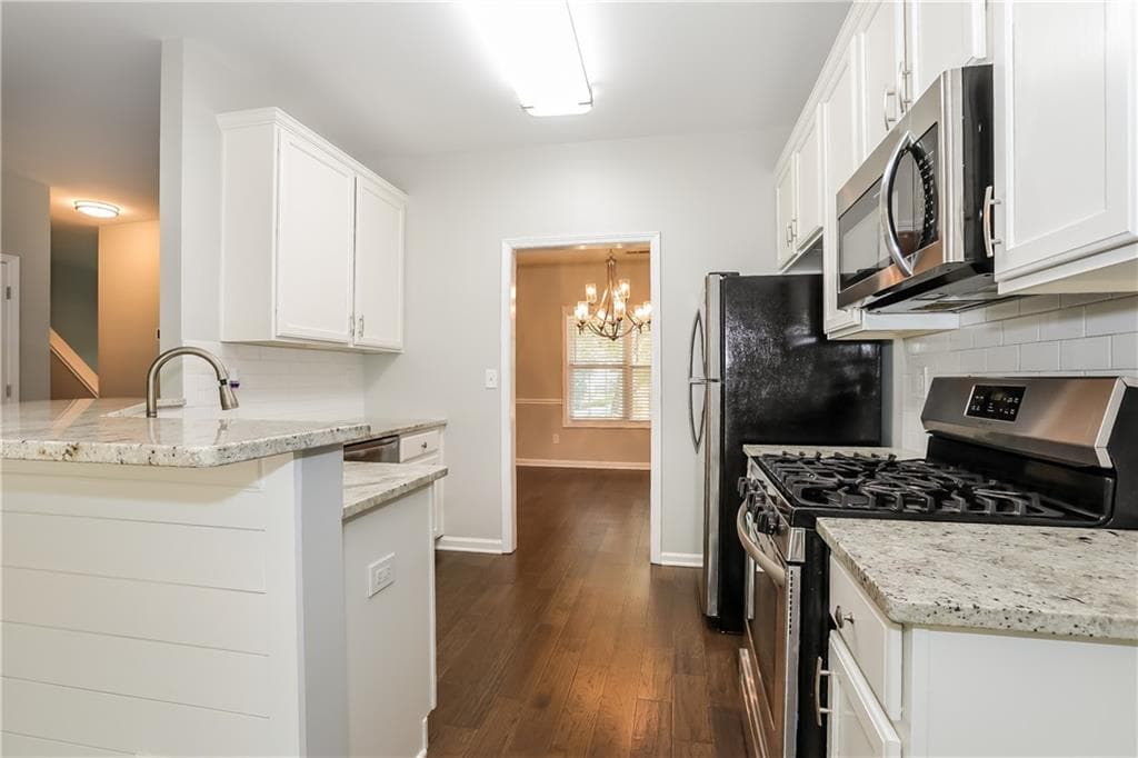 4 bedroom, 3 bathroom, 2,636 sq ft single family residence for sale at 7340 Lanier Cove Court, Cumming, GA 30041 — photo 8