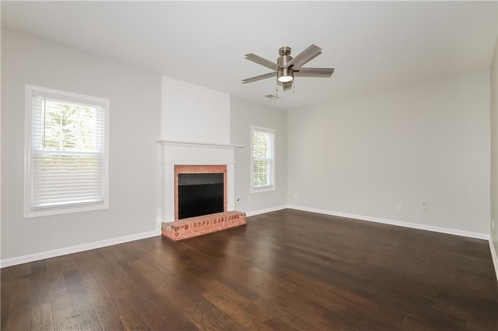 4 bedroom, 3 bathroom, 2,636 sq ft single family residence for sale at 7340 Lanier Cove Court, Cumming, GA 30041 — photo 9