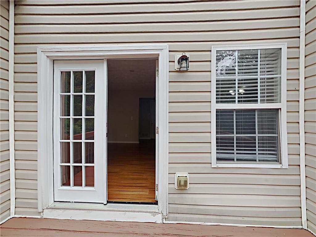 4 bedroom, 3 bathroom, 2,000 sq ft single family residence for sale at 825 Roxfield Court, Buford, GA 30518 — photo 6