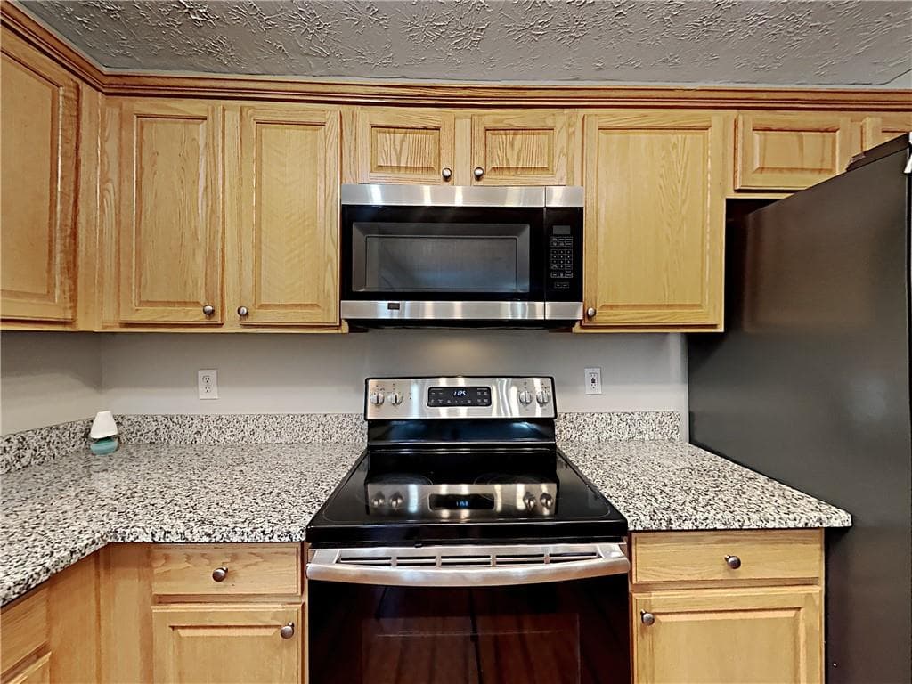 4 bedroom, 3 bathroom, 2,000 sq ft single family residence for sale at 825 Roxfield Court, Buford, GA 30518 — photo 8