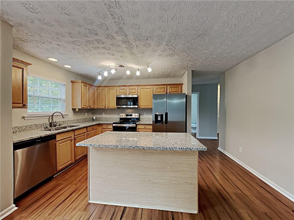 4 bedroom, 3 bathroom, 2,000 sq ft single family residence for sale at 825 Roxfield Court, Buford, GA 30518 — photo 9