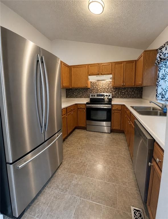 3 bedroom, 2 bathroom, 1,375 sq ft single family residence for sale at 828 Tradd Court, Stone Mountain, GA 30087 — photo 5