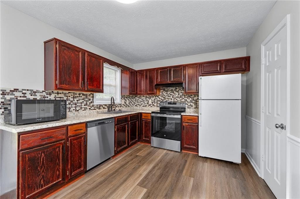 3 bedroom, 2 bathroom, 1,136 sq ft single family residence for sale at 24 Green Acre Lane, Cartersville, GA 30121 — photo 6