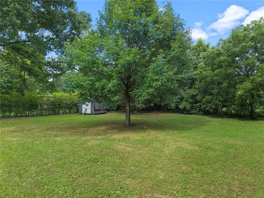 3 bedroom, 2 bathroom, 1,136 sq ft single family residence for sale at 24 Green Acre Lane, Cartersville, GA 30121 — photo 4