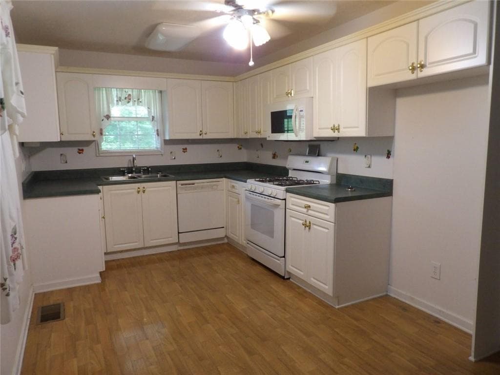 1 bedroom, 1 bathroom, 1,469 sq ft single family residence for sale at 676 Graham Road, Dallas, GA 30132 — photo 4