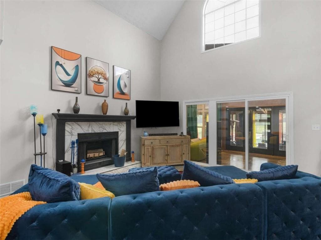 5 bedroom, 5 bathroom, 5,400 sq ft single family residence for sale at 640 New Morn Drive, Hampton, GA 30228 — photo 8