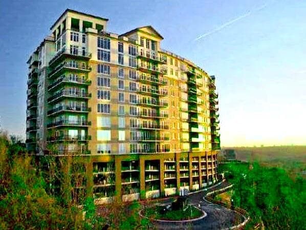 3 bedroom, 3 bathroom, 2,970 sq ft condominium under contract at 2950 Mount Wilkinson Parkway 904, Atlanta, GA 30339 — photo 4