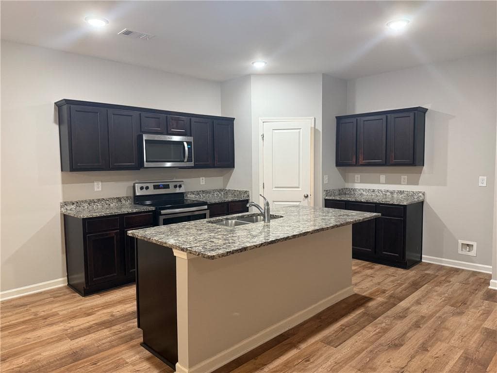 5 bedroom, 3 bathroom, 2,786 sq ft single family residence for sale at 4770 Alford Commons, Cumming, GA 30028 — photo 10