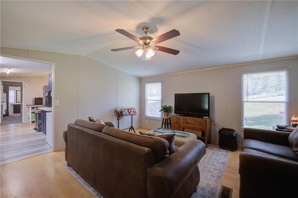 2 bedroom, 2 bathroom, 1,129 sq ft single family residence for sale at 716 Hawkins Road, Homer, GA 30547 — photo 5