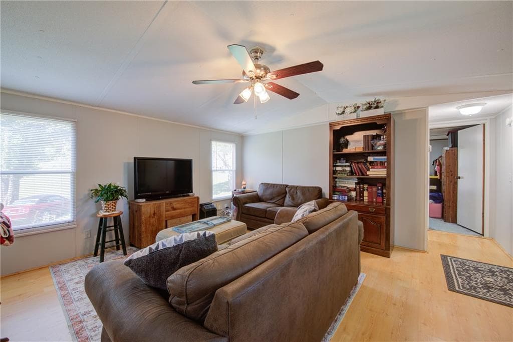 2 bedroom, 2 bathroom, 1,129 sq ft single family residence for sale at 716 Hawkins Road, Homer, GA 30547 — photo 6