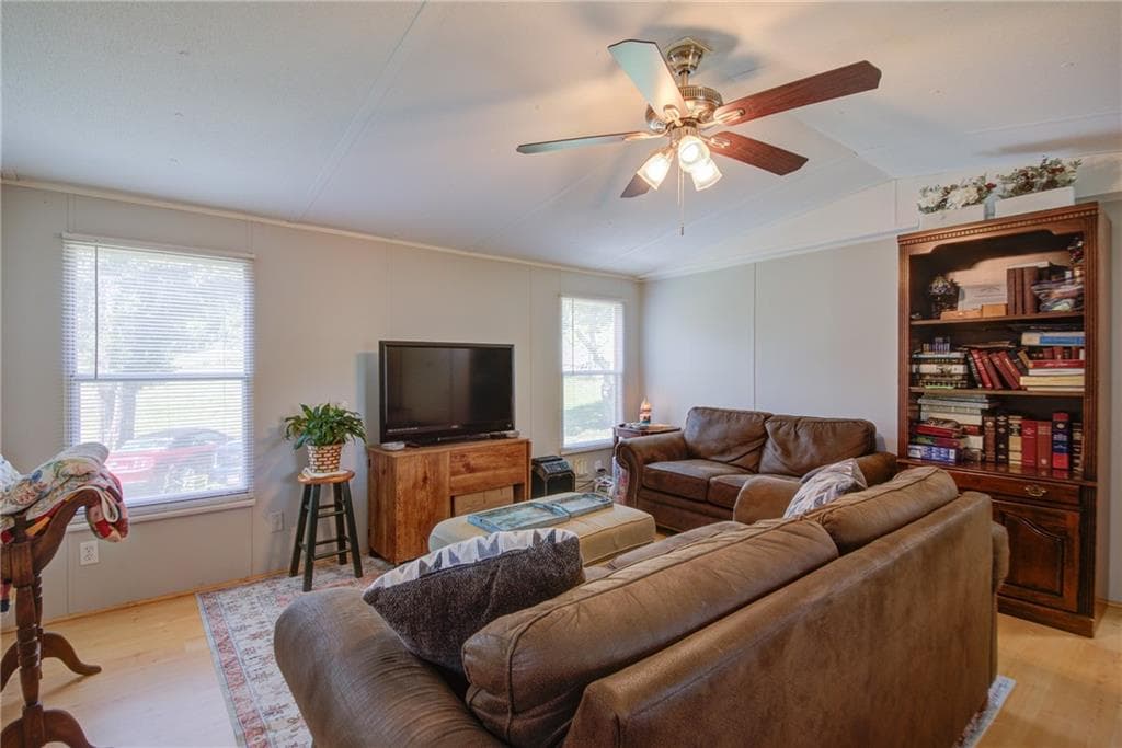 2 bedroom, 2 bathroom, 1,129 sq ft single family residence for sale at 716 Hawkins Road, Homer, GA 30547 — photo 7