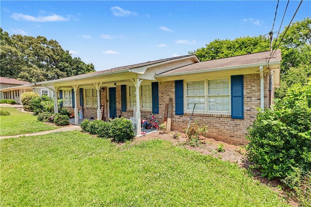 3 bedroom, 3 bathroom, 2,430 sq ft single family residence for sale at 202 Cherry Hill Drive, Calhoun, GA 30701 — photo 3