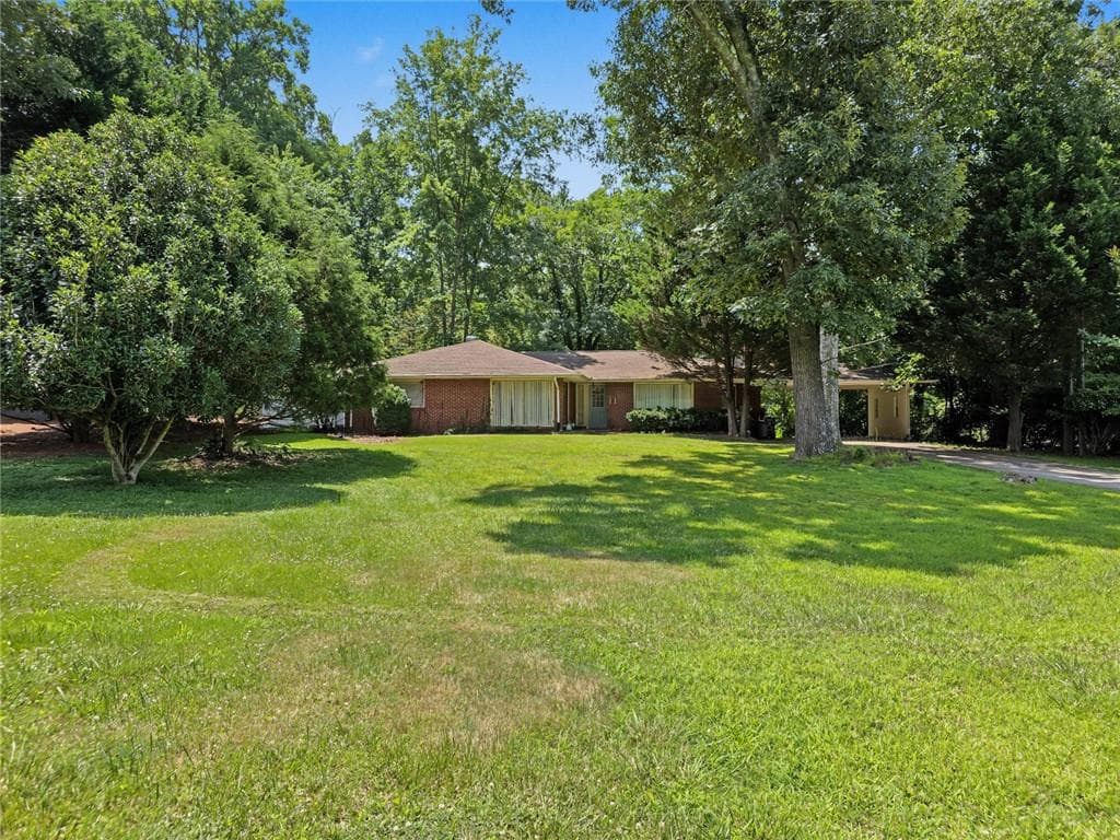 4 bedroom, 3 bathroom, 2,396 sq ft single family residence under contract at 675 Holly Drive, Gainesville, GA 30501 — photo 2
