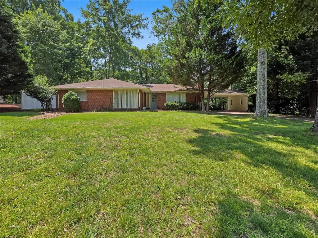 4 bedroom, 3 bathroom, 2,396 sq ft single family residence under contract at 675 Holly Drive, Gainesville, GA 30501 — photo 3
