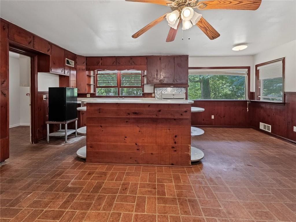 4 bedroom, 3 bathroom, 2,396 sq ft single family residence under contract at 675 Holly Drive, Gainesville, GA 30501 — photo 6