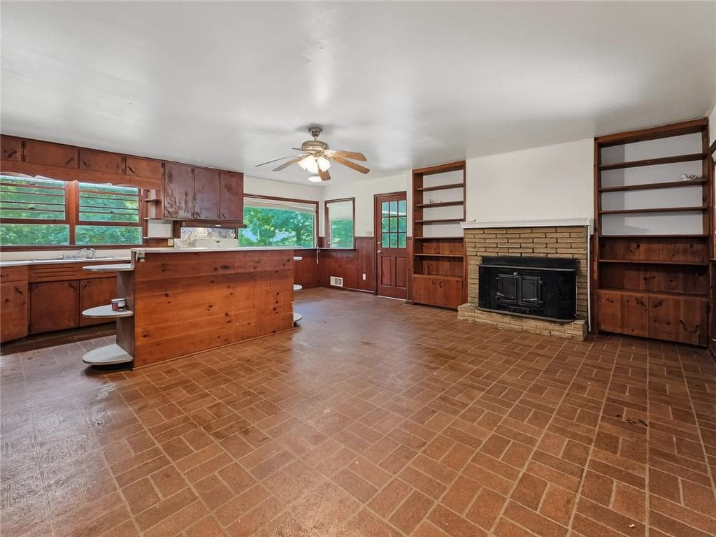 4 bedroom, 3 bathroom, 2,396 sq ft single family residence under contract at 675 Holly Drive, Gainesville, GA 30501 — photo 8