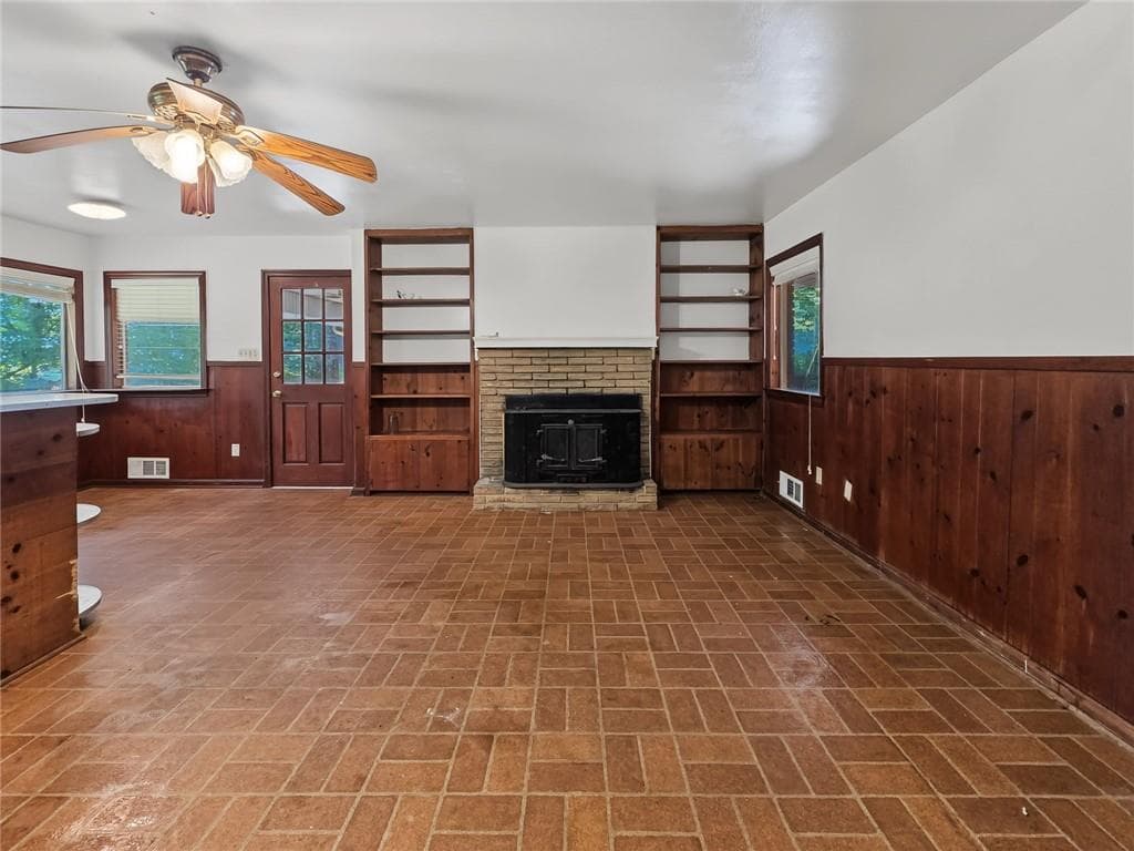 4 bedroom, 3 bathroom, 2,396 sq ft single family residence under contract at 675 Holly Drive, Gainesville, GA 30501 — photo 9