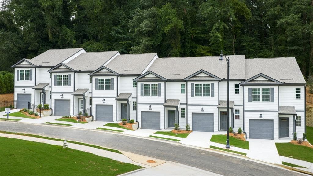 3 bedroom, 3 bathroom, 1,418 sq ft townhouse for sale at 1395 Sweetshrub Place 25, Atlanta, GA 30318 — photo 2