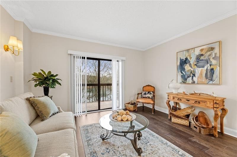 1 bedroom, 1 bathroom, 800 sq ft condominium for sale at 1800 Clairmont Lake #426, Decatur, GA 30033 — photo 1 of 31
