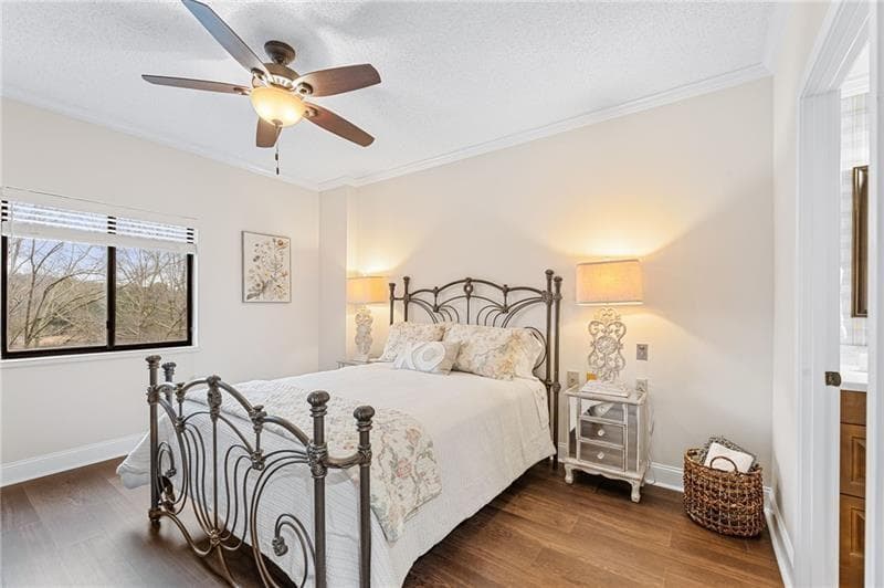 1 bedroom, 1 bathroom, 800 sq ft condominium for sale at 1800 Clairmont Lake #426, Decatur, GA 30033 — photo 5