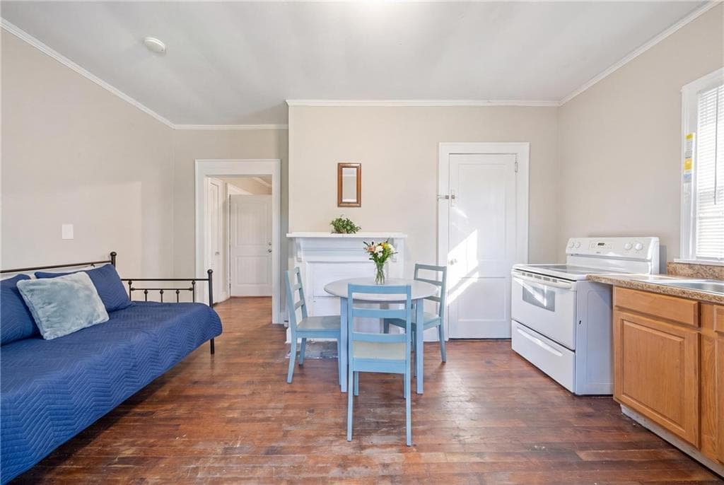 2 bedroom, 2 bathroom, 1,058 sq ft single family residence for sale at 149 Peachtree Street, Griffin, GA 30223 — photo 2