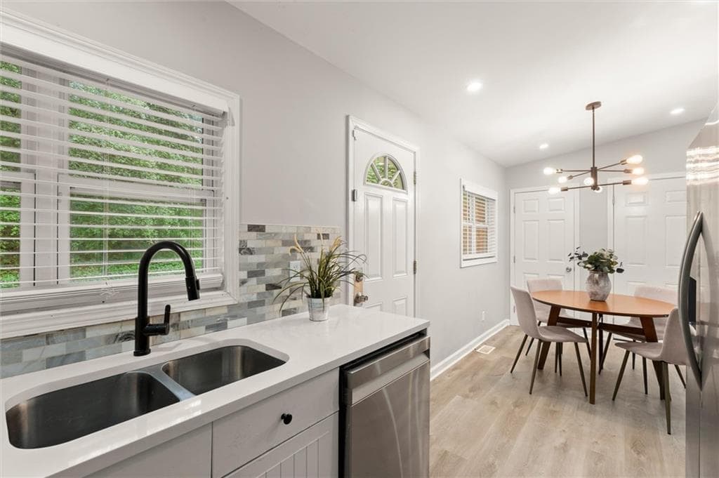 3 bedroom, 2 bathroom, 1,100 sq ft single family residence under contract at 3680 Larkspur Terrace, Decatur, GA 30032 — photo 9