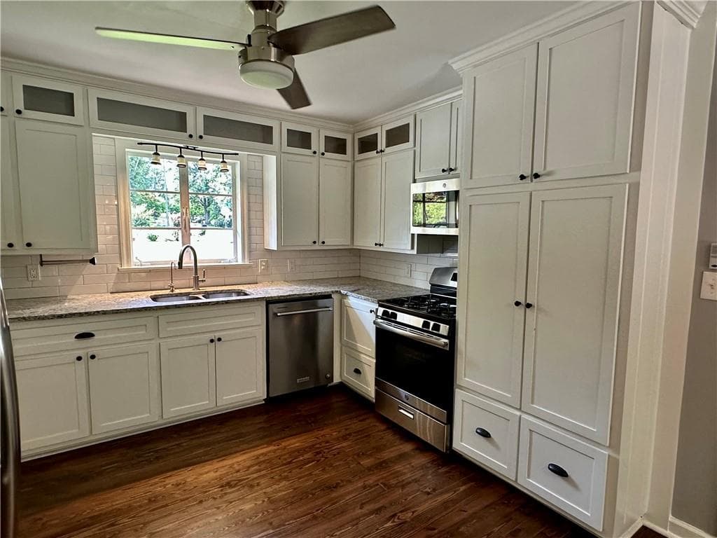 3 bedroom, 2 bathroom, 1,392 sq ft single family residence for sale at 287 Brookwood Drive, Marietta, GA 30064 — photo 3