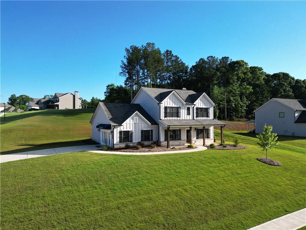 4 bedroom, 3 bathroom, 2,451 sq ft single family residence under contract at 1025 Red Oak Blvd, Loganville, GA 30052 — photo 2