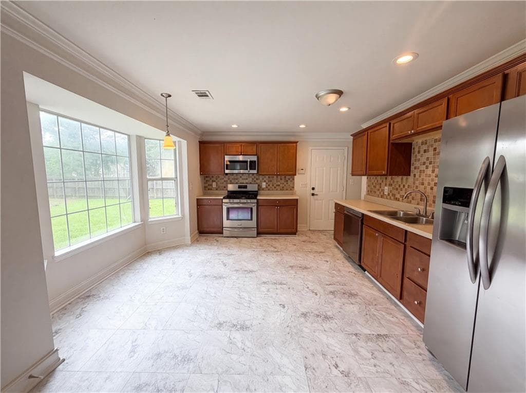 3 bedroom, 3 bathroom, 1,976 sq ft single family residence under contract at 3154 Kings Glen Drive, Decatur, GA 30034 — photo 9