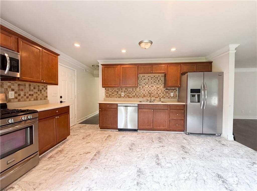 3 bedroom, 3 bathroom, 1,976 sq ft single family residence under contract at 3154 Kings Glen Drive, Decatur, GA 30034 — photo 10