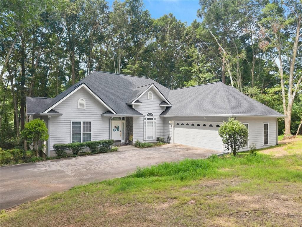 3 bedroom, 3 bathroom, 2,274 sq ft single family residence for sale at 393 Brookwood Drive, Lavonia, GA 30553