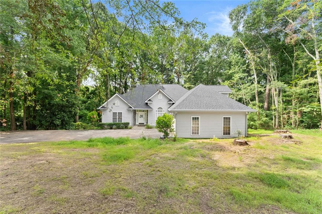3 bedroom, 3 bathroom, 2,274 sq ft single family residence for sale at 393 Brookwood Drive, Lavonia, GA 30553 — photo 2