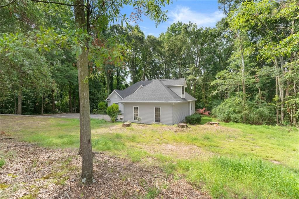 3 bedroom, 3 bathroom, 2,274 sq ft single family residence for sale at 393 Brookwood Drive, Lavonia, GA 30553 — photo 3