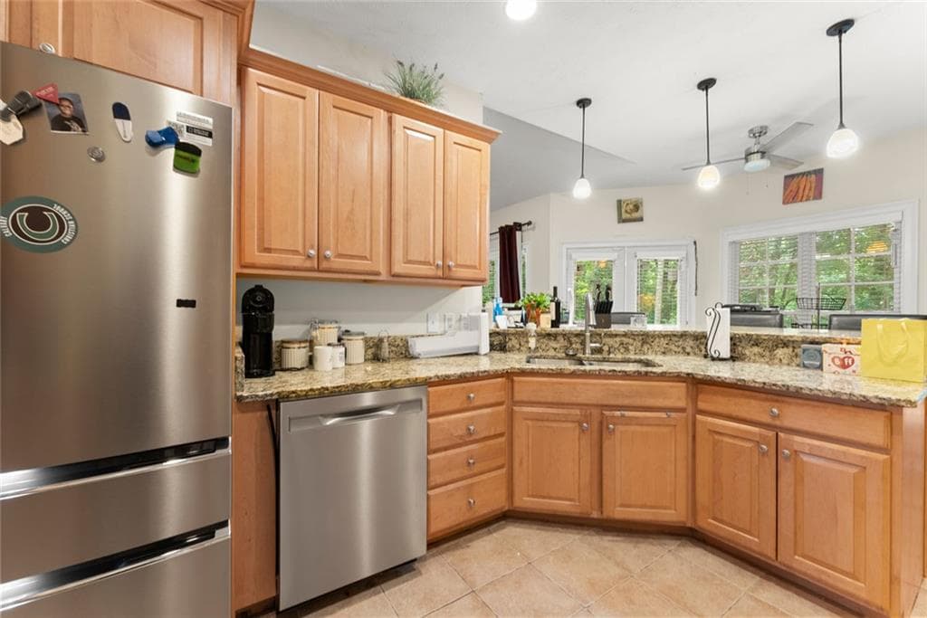 3 bedroom, 3 bathroom, 2,274 sq ft single family residence for sale at 393 Brookwood Drive, Lavonia, GA 30553 — photo 9