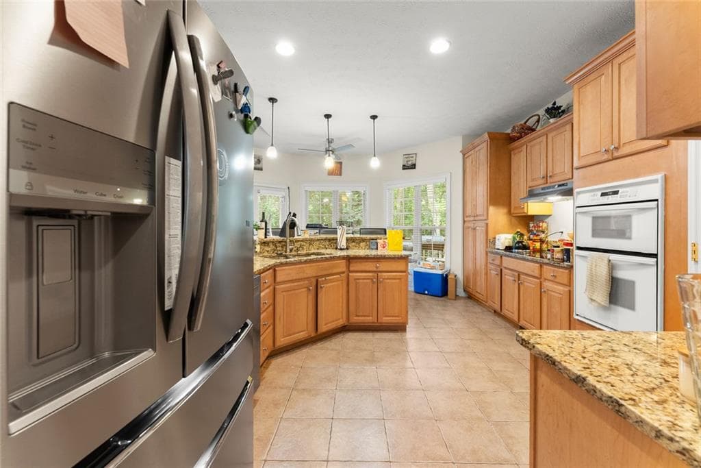 3 bedroom, 3 bathroom, 2,274 sq ft single family residence for sale at 393 Brookwood Drive, Lavonia, GA 30553 — photo 10