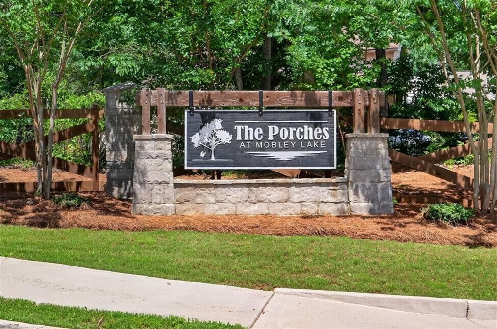 5 bedroom, 3 bathroom, 3,559 sq ft single family residence for sale at 2774 Porches Lane, Dacula, GA 30019 — photo 2