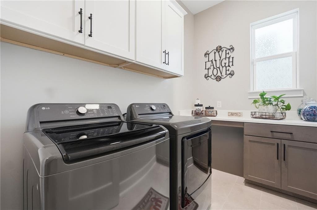 3 bedroom, 2 bathroom, 2,002 sq ft single family residence for sale at 6840 Bungalow Road, Flowery Branch, GA 30542 — photo 10