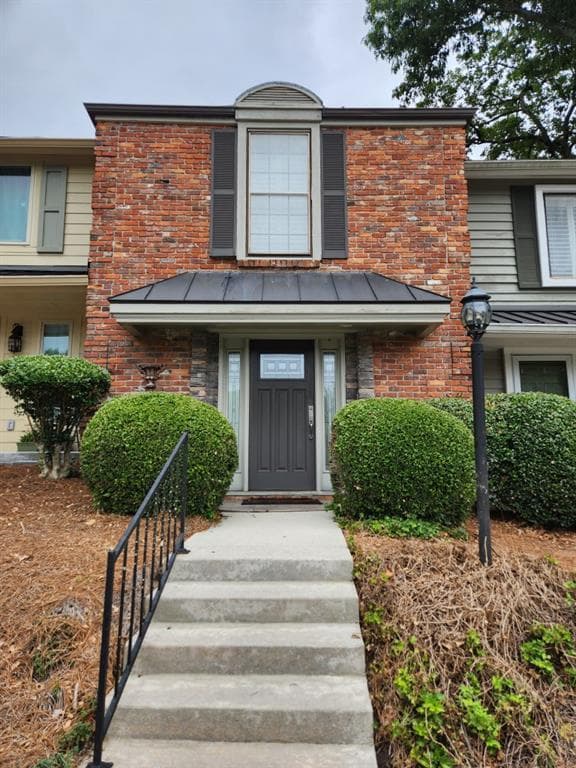 2 bedroom, 1 bathroom, 1,152 sq ft townhouse for rent at 1085 Holly Drive UNIT 2, Gainesville, GA 30501 for $1,800 a month — photo 2