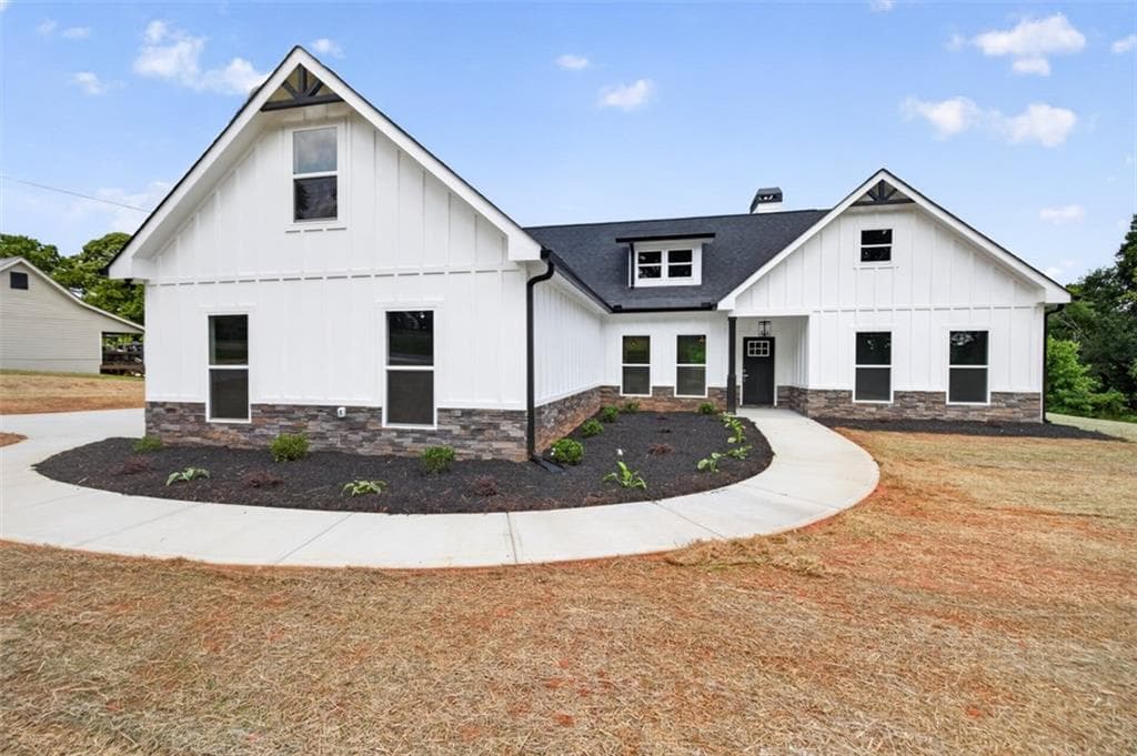4 bedroom, 2 bathroom single family residence sold at 998 Hancock Bridge Road, Winder, GA 30680
