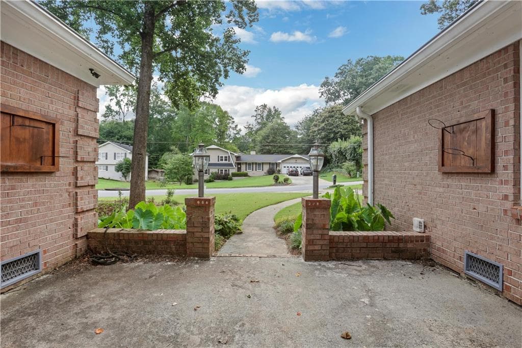 4 bedroom, 3 bathroom, 2,540 sq ft single family residence under contract at 4405 Bonaparte Drive, Tucker, GA 30084 — photo 3