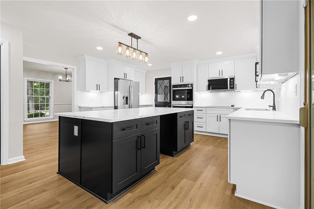 5 bedroom, 6 bathroom, 2,984 sq ft single family residence for sale at 3390 Somerset Trail, Atlanta, GA 30331 — photo 4