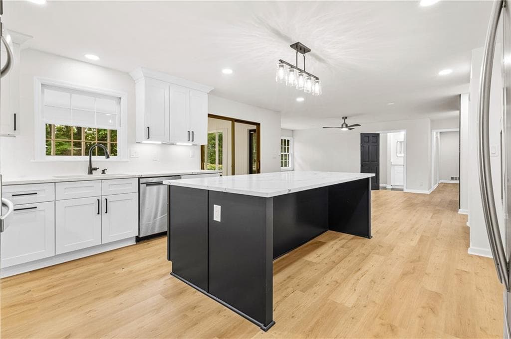 5 bedroom, 6 bathroom, 2,984 sq ft single family residence for sale at 3390 Somerset Trail, Atlanta, GA 30331 — photo 5