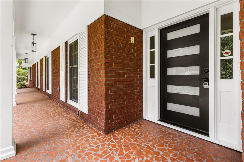 5 bedroom, 6 bathroom, 2,984 sq ft single family residence for sale at 3390 Somerset Trail, Atlanta, GA 30331 — photo 2