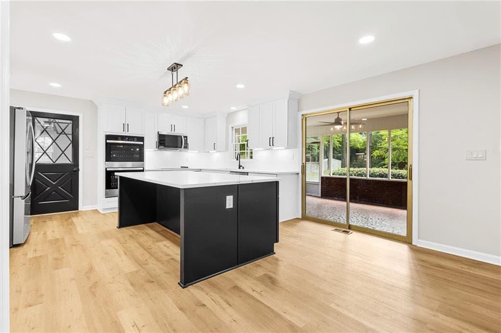 5 bedroom, 6 bathroom, 2,984 sq ft single family residence for sale at 3390 Somerset Trail, Atlanta, GA 30331 — photo 6