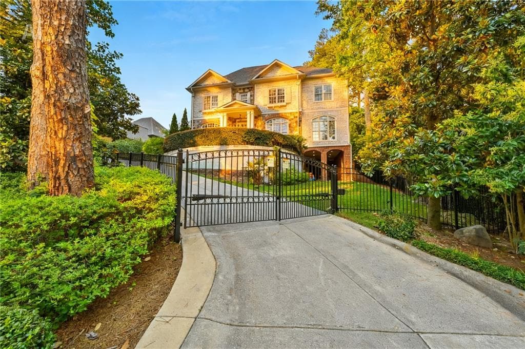 8 bedroom, 9 bathroom, 6,710 sq ft single family residence for sale at 982 Canter Road, Atlanta, GA 30324 — photo 2