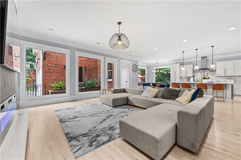 8 bedroom, 9 bathroom, 6,710 sq ft single family residence for sale at 982 Canter Road, Atlanta, GA 30324 — photo 4
