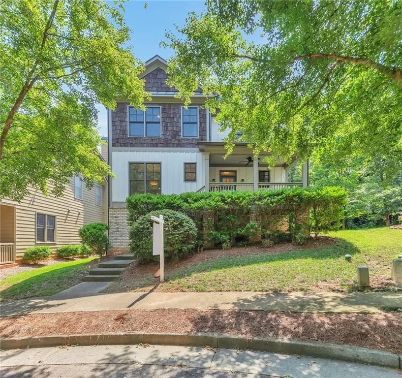 6 bedroom, 4 bathroom, 2,784 sq ft single family residence under contract at 1376 Park Trace, Atlanta, GA 30315